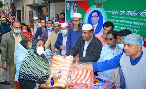 বগুড়ায় বিএনপি নেতা ও কাউন্সিলর হিরু’র কম্বল বিতরণ